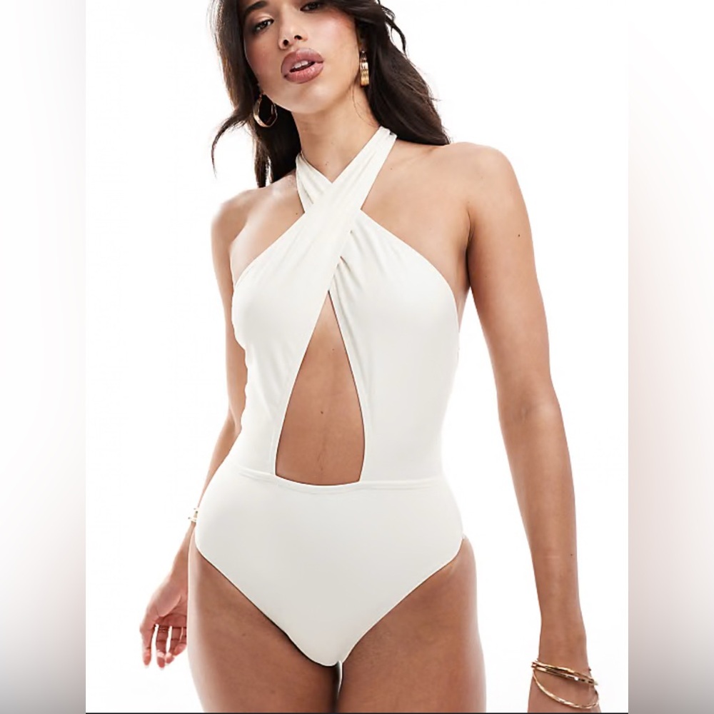 South Beach essentials wrap front swimsuit in coconut Women’s Sz US 4 NWT